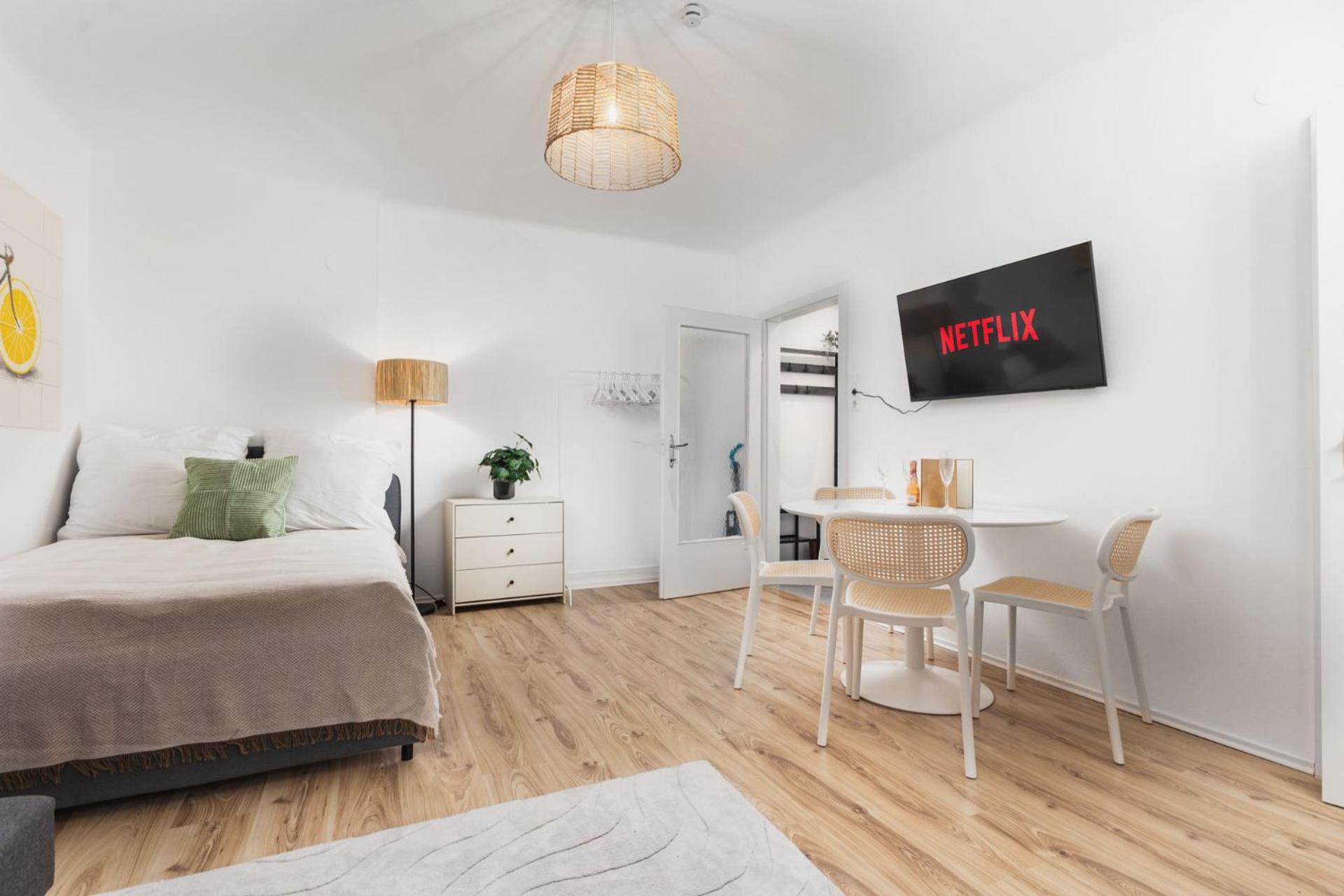 Modernes In Mit Netflix & Balkon *